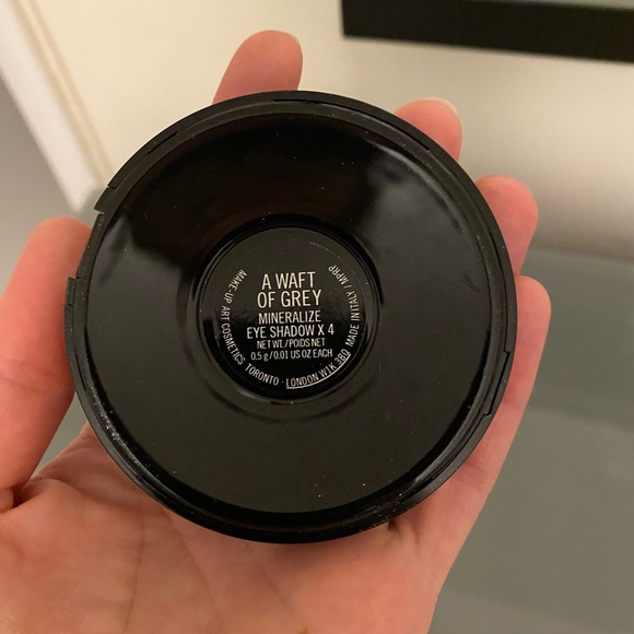 Mac and Huda Beauty Shadows - Picture 6 of 8